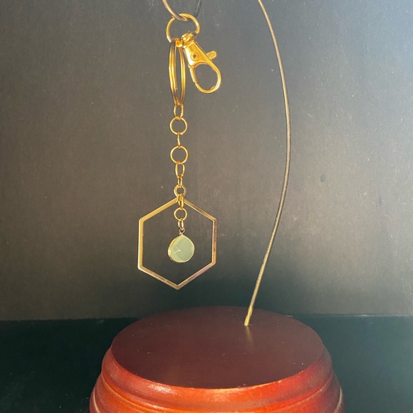 Handcrafted Keychain - Light Green Stone - Picture 5 of 10